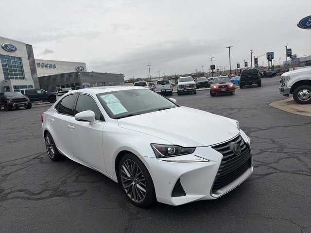 2018 Lexus IS 300 photo 2