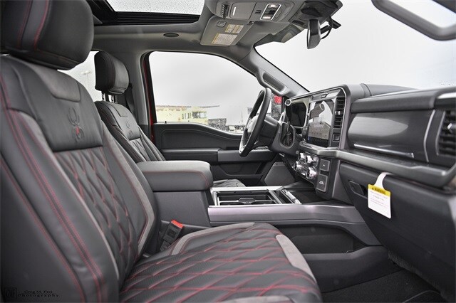 2025 Ford F-250 Lariat photo 2