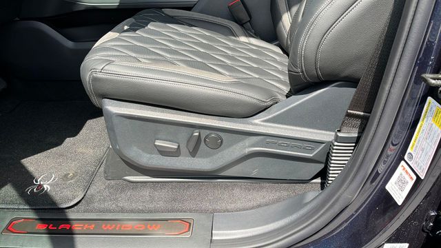 2025 Ford F-150 XLT - Photo 30