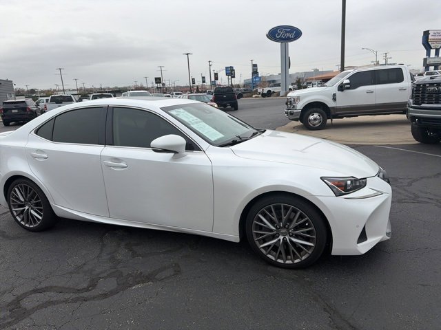 2018 Lexus IS 300 photo 4