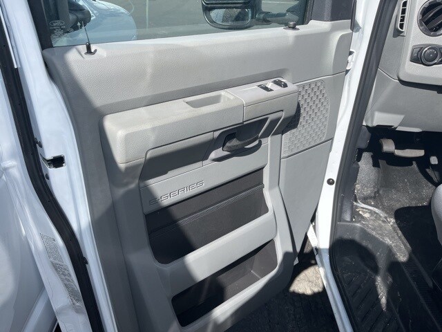 2025 Ford E-350 Base photo 4