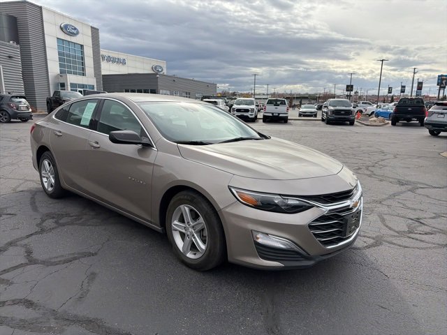 2024 Chevrolet Malibu LS photo 2