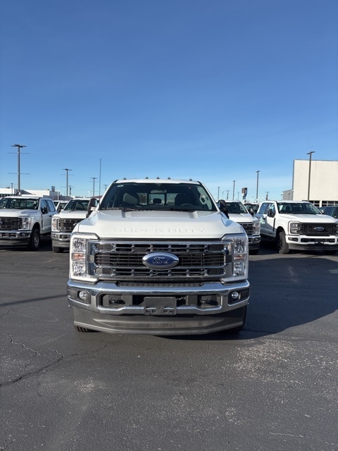 2026 Ford F-350 Super Duty Chassis Cab XL's photo
