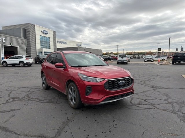 2023 Ford Escape ST-Line Select's photo