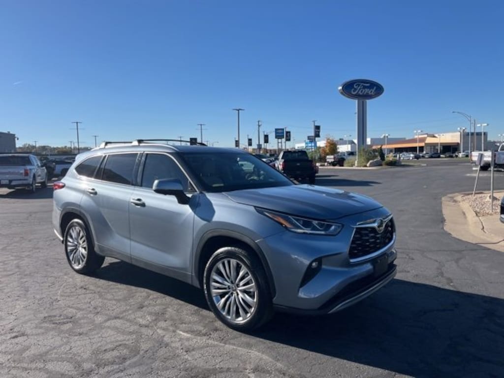 Used 2023 Toyota Highlander L SUV