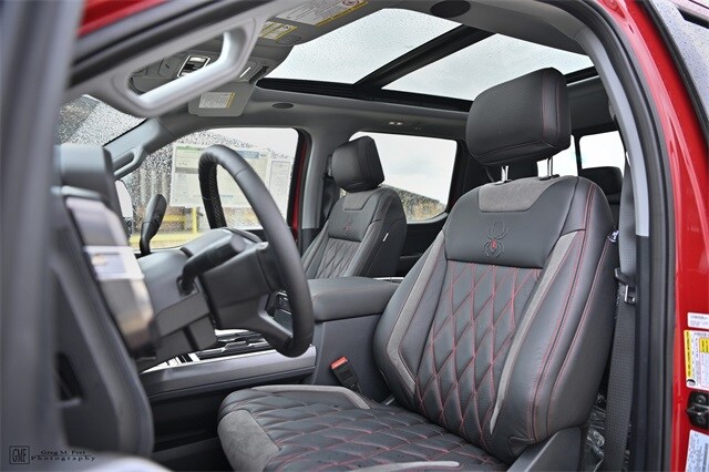 2025 Ford F-250 Lariat photo 4