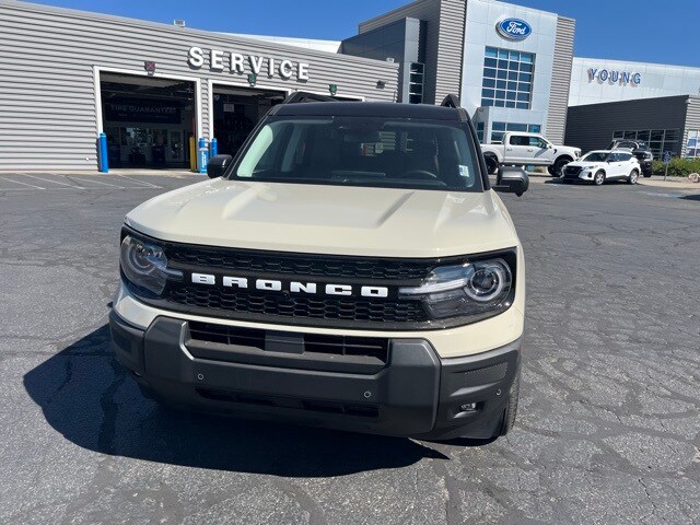 2025 Ford Bronco Sport Outer Banks photo 2