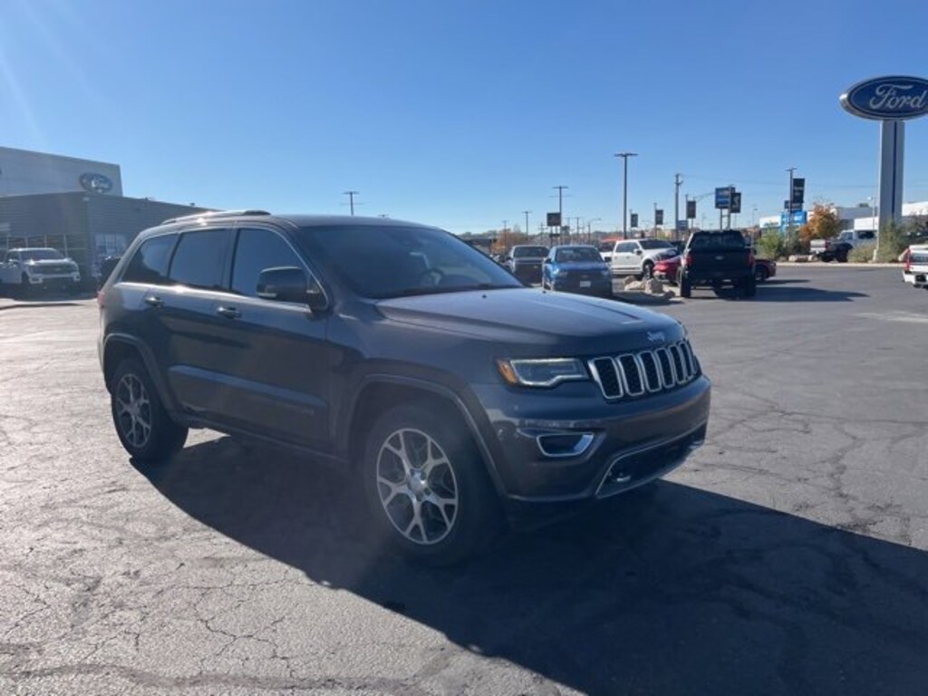 Used 2018 Jeep Grand Cherokee Limited 4x4 SUV