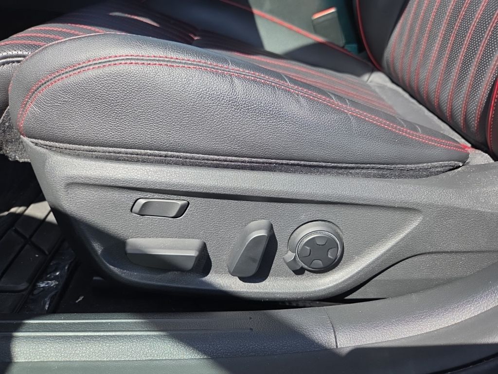 2023 GENESIS G70 Standard - Photo 10