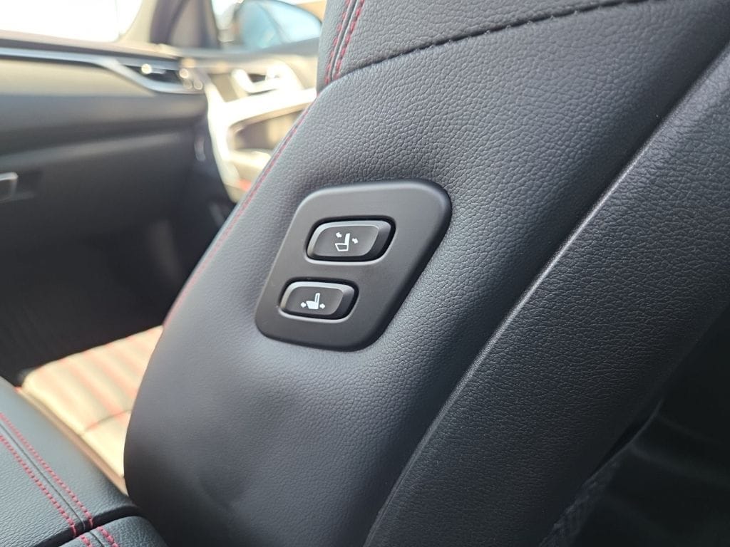2023 GENESIS G70 Standard - Photo 23