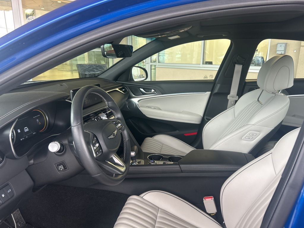 2025 GENESIS G70 Standard - Photo 6