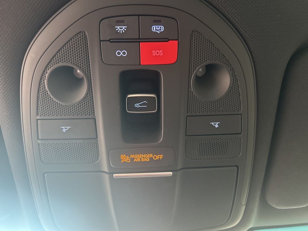 2025 GENESIS G70 Standard - Photo 12