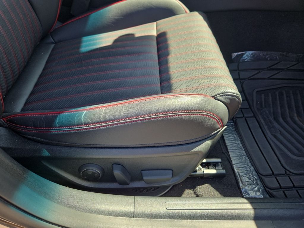 2023 GENESIS G70 Standard - Photo 31