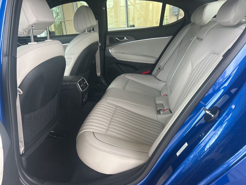 2025 GENESIS G70 Standard - Photo 15