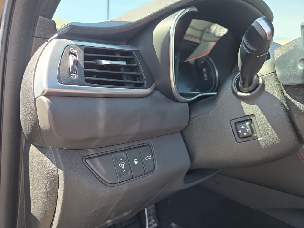 2023 GENESIS G70 Standard - Photo 11