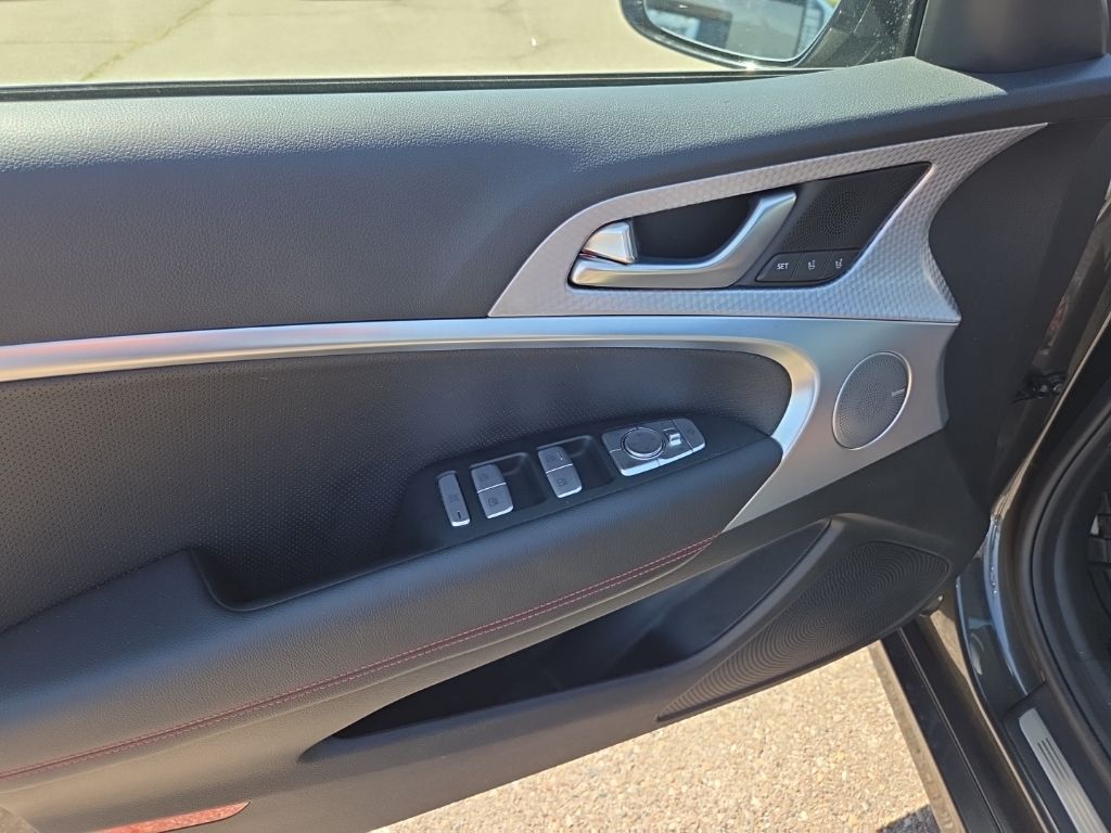 2023 GENESIS G70 Standard - Photo 9