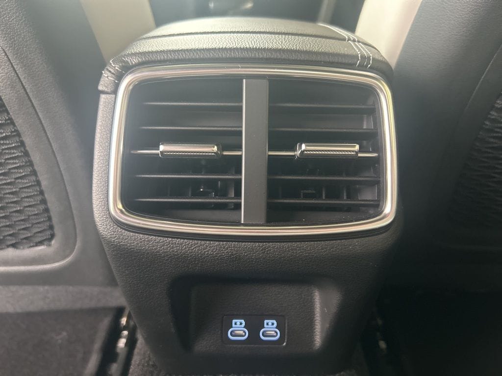2025 GENESIS G70 Standard - Photo 16