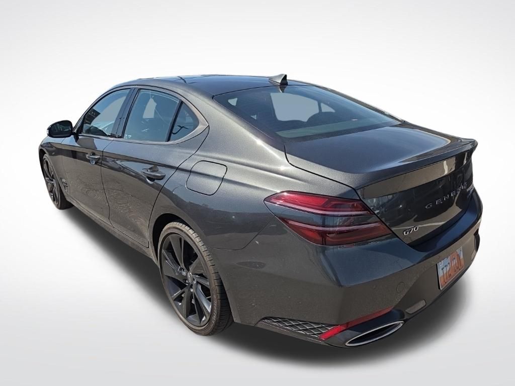 2023 GENESIS G70 Standard - Photo 7