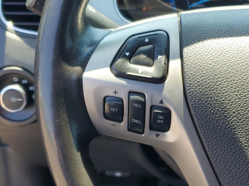 2016 Ford Taurus SEL - Photo 13