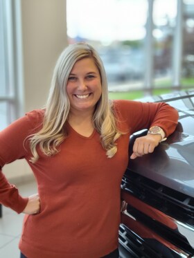 Staff member Alyssa Theile from ID_8635066b458a