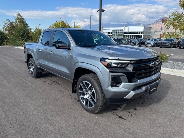 2024 Chevrolet Colorado Z71 photo 2