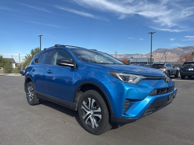 2018 Toyota RAV4 LE's photo