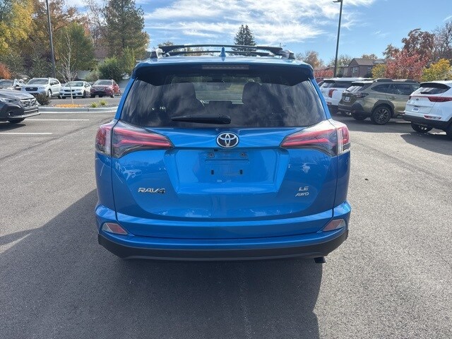 2018 Toyota RAV4 LE photo 4