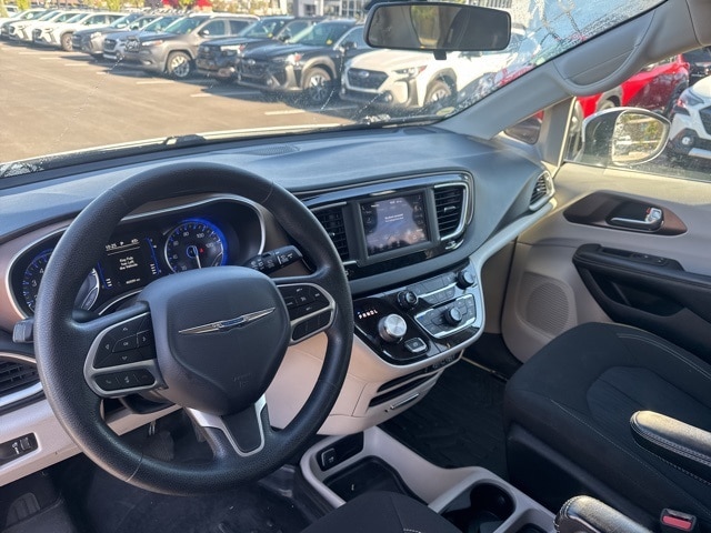 2021 Chrysler Voyager L photo 17