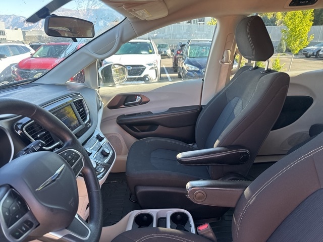 2021 Chrysler Voyager L photo 18