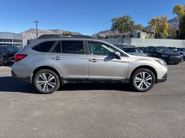2018 Subaru Outback 2.5i Limited photo 2