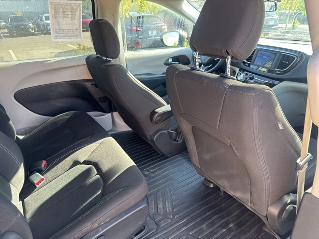 2021 Chrysler Voyager L photo 15