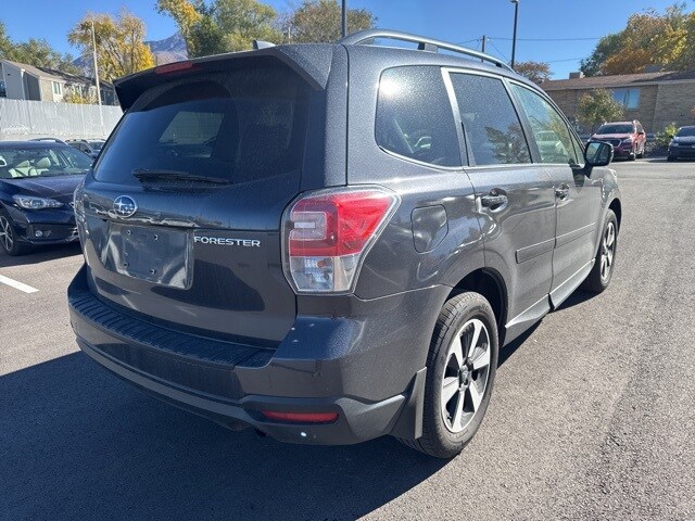 2018 Subaru Forester 2.5i Premium photo 3