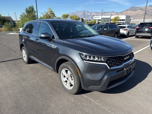2022 Kia Sorento LX photo 2