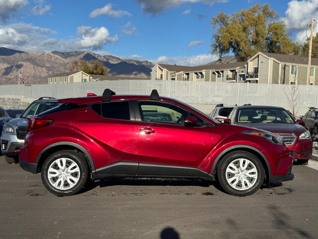2019 Toyota C-HR XLE photo 2
