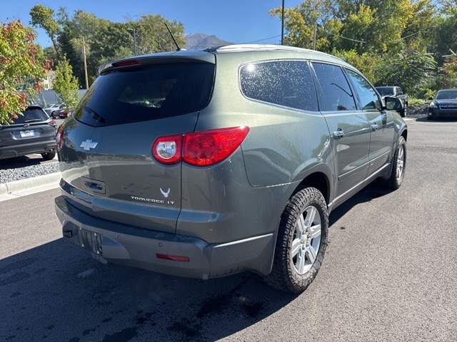 2011 Chevrolet Traverse 2LT photo 3