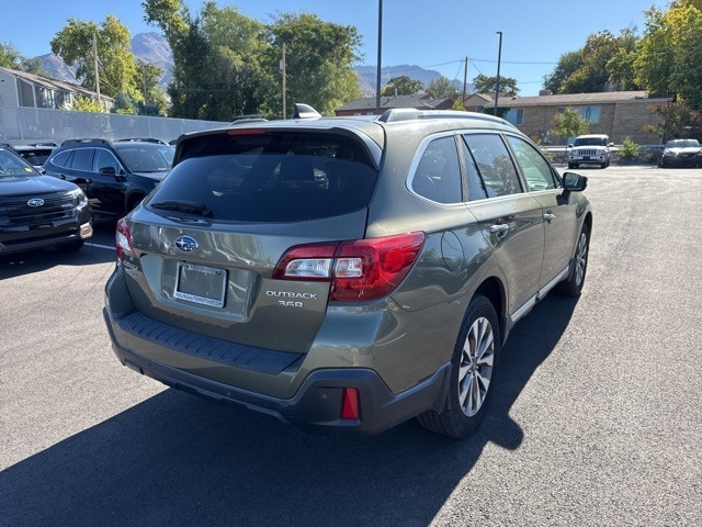 2019 Subaru Outback 3.6R Touring photo 3
