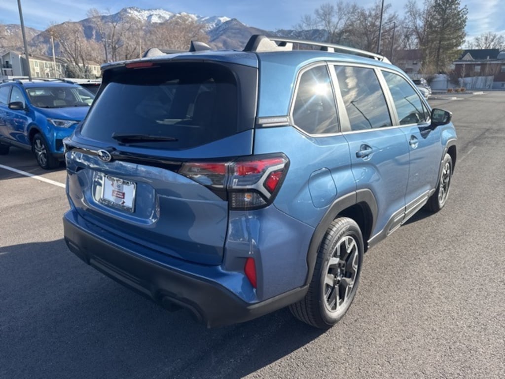 Used 2025 Subaru Forester Premium SUV