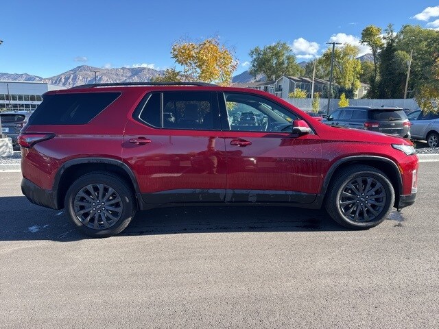 2022 Chevrolet Traverse RS photo 2