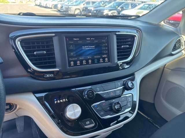 2021 Chrysler Voyager L photo 23