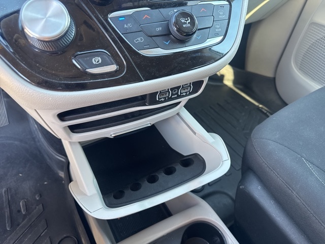 2021 Chrysler Voyager L photo 25