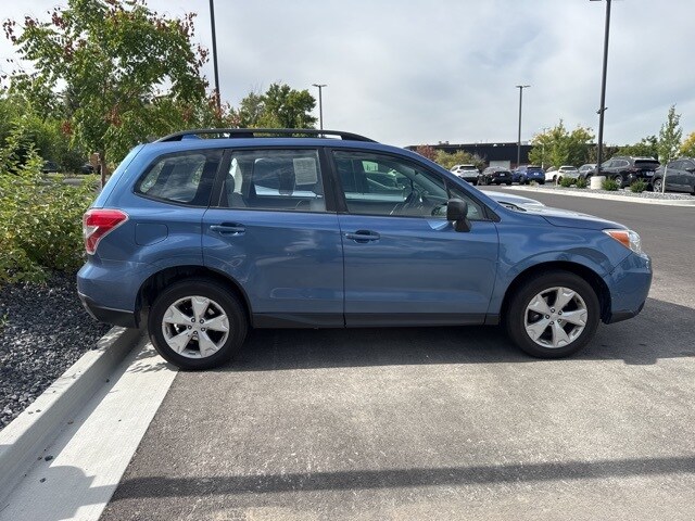 2016 Subaru Forester 2.5i photo 2