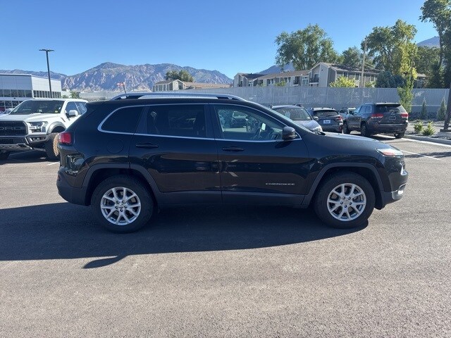 2016 Jeep Cherokee Latitude photo 2