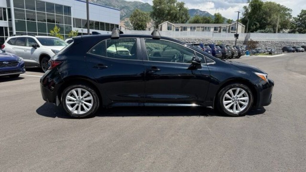 Used 2025 Toyota Corolla Hatchback SE Hatchback