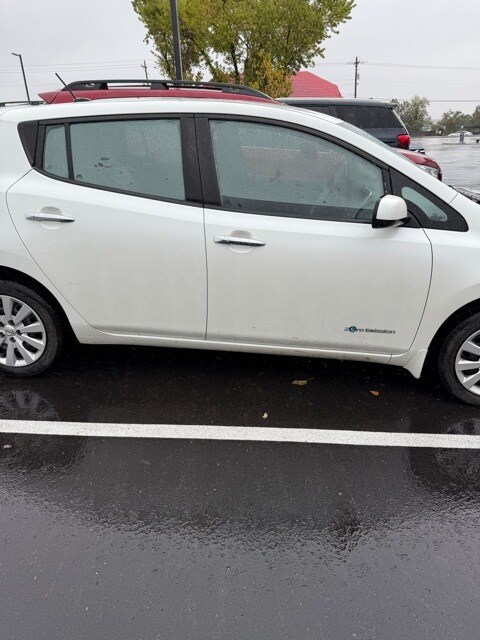 2015 Nissan Leaf S photo 3