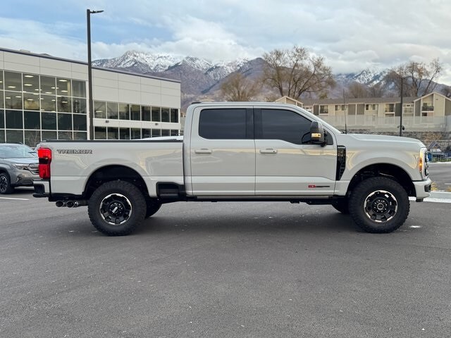 2025 Ford F-350 Platinum photo 2