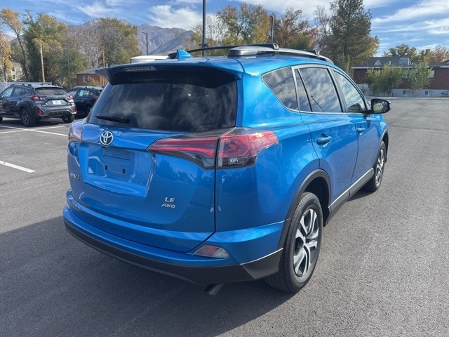 2018 Toyota RAV4 LE photo 3