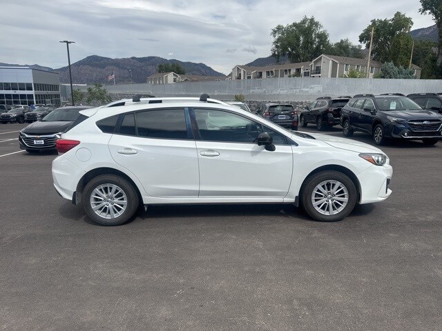 2017 Subaru Impreza 2.0i Premium photo 2