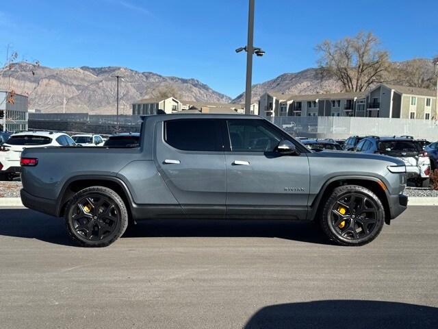2022 Rivian R1T Adventure photo 2