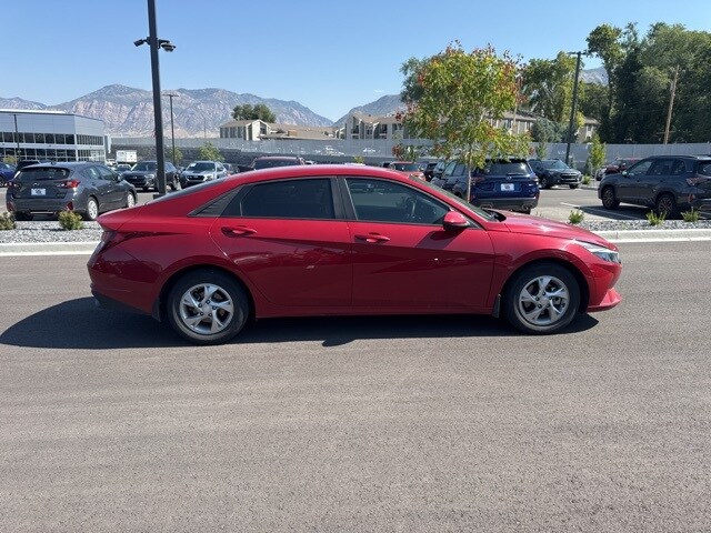 2022 Hyundai Elantra SE photo 2