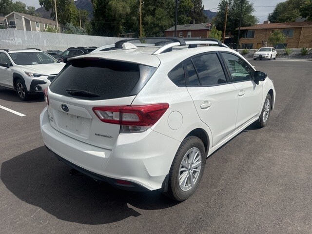 2017 Subaru Impreza 2.0i Premium photo 3